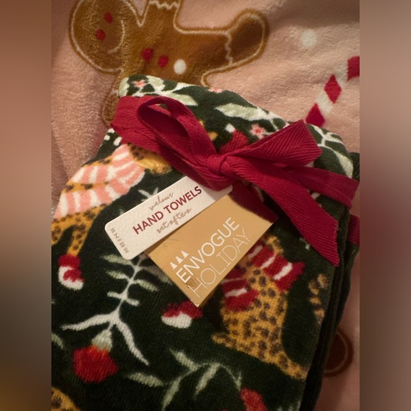 🐆NWT Envouge Cheetah Holiday Hand Towel Set of Two 🐆 - Picture 2 of 7